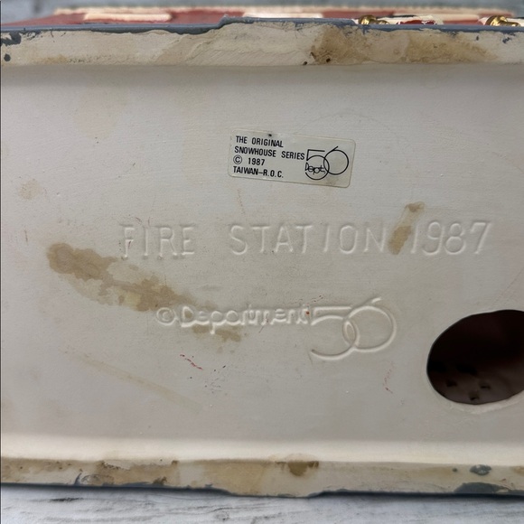 Dept 56 FIREHOUSE Snow Christmas Village vintage 1987 with Lefton Firefighter - Picture 6 of 7